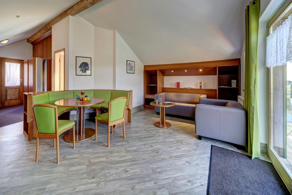 Village Hotel Bayerischer Wald Neukirchen  Rum bild